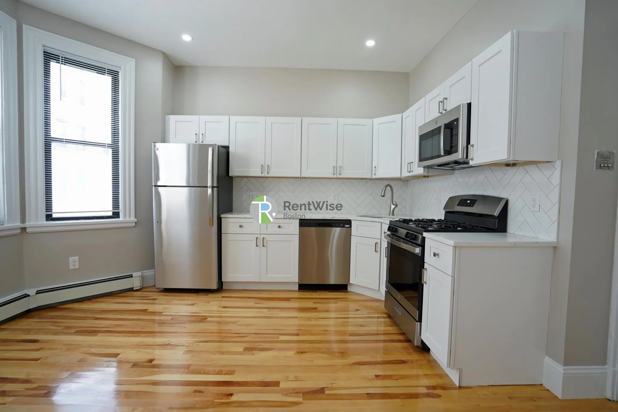 4 bed, 2 bath apartment for rent at 72 Gardner St Unit C1, Allston — photo 5 of 27