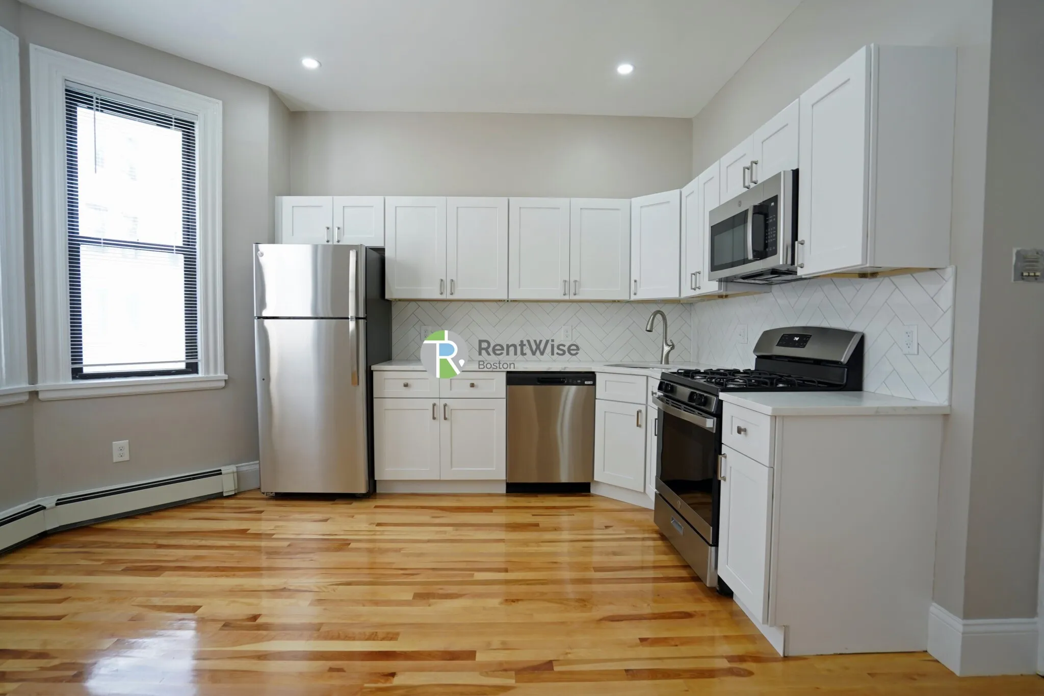 4 bed, 2 bath apartment for rent at 72 Gardner St Unit C1, Allston — photo 4 of 27