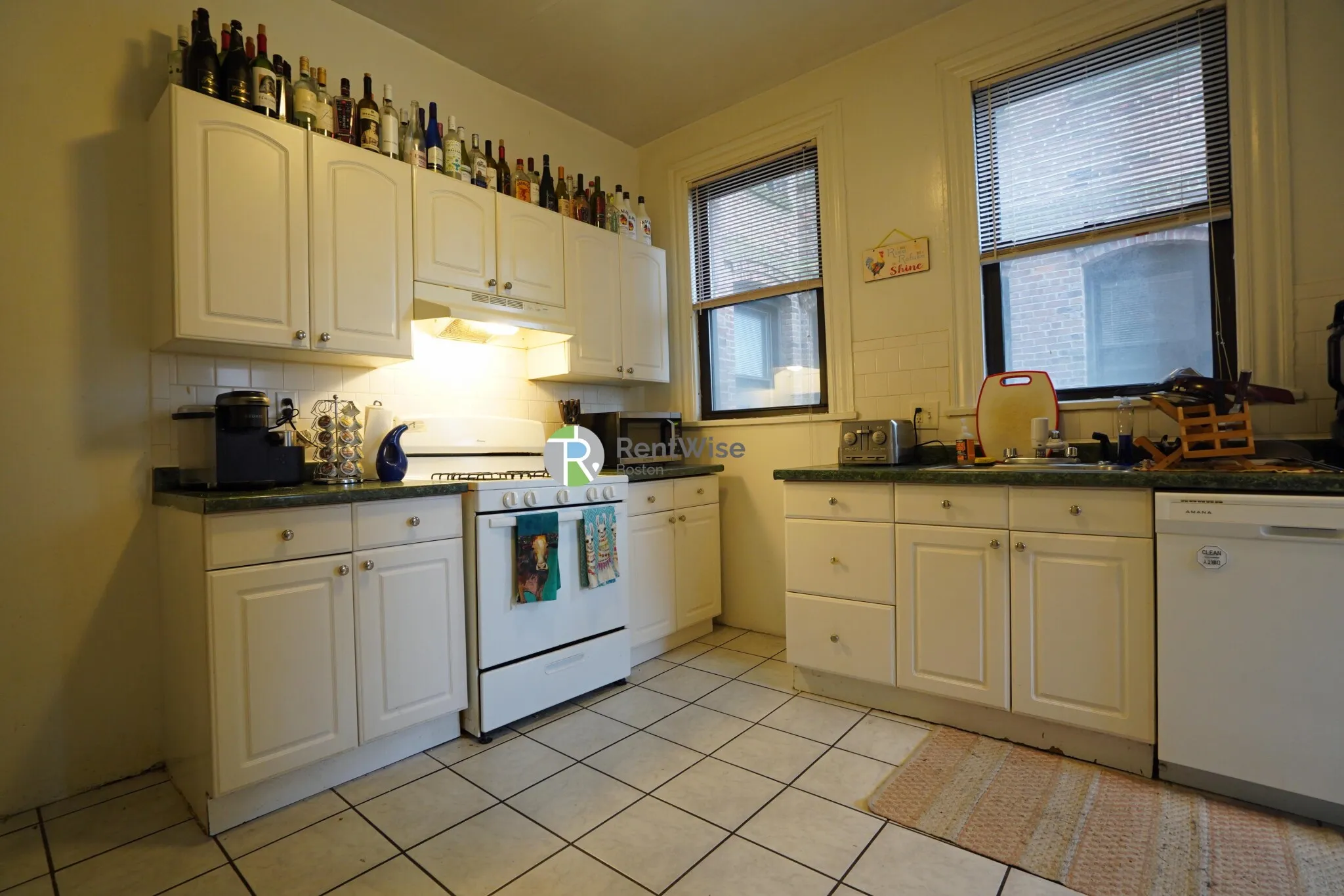 4 bed, 1.5 bath apartment for rent at 72 Gardner St Unit D1, Allston — photo 8 of 29