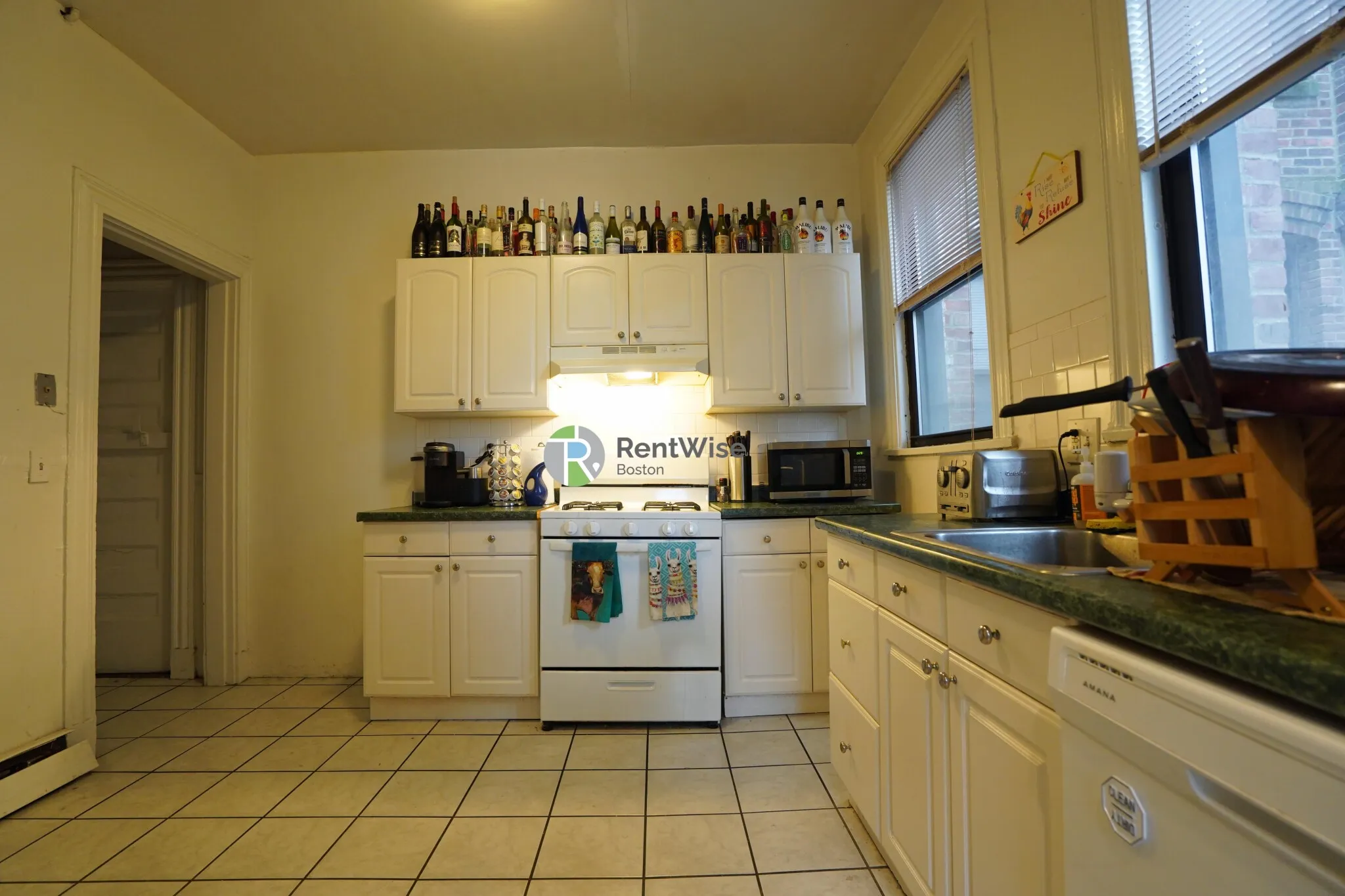 4 bed, 1.5 bath apartment for rent at 72 Gardner St Unit D1, Allston — photo 10 of 29