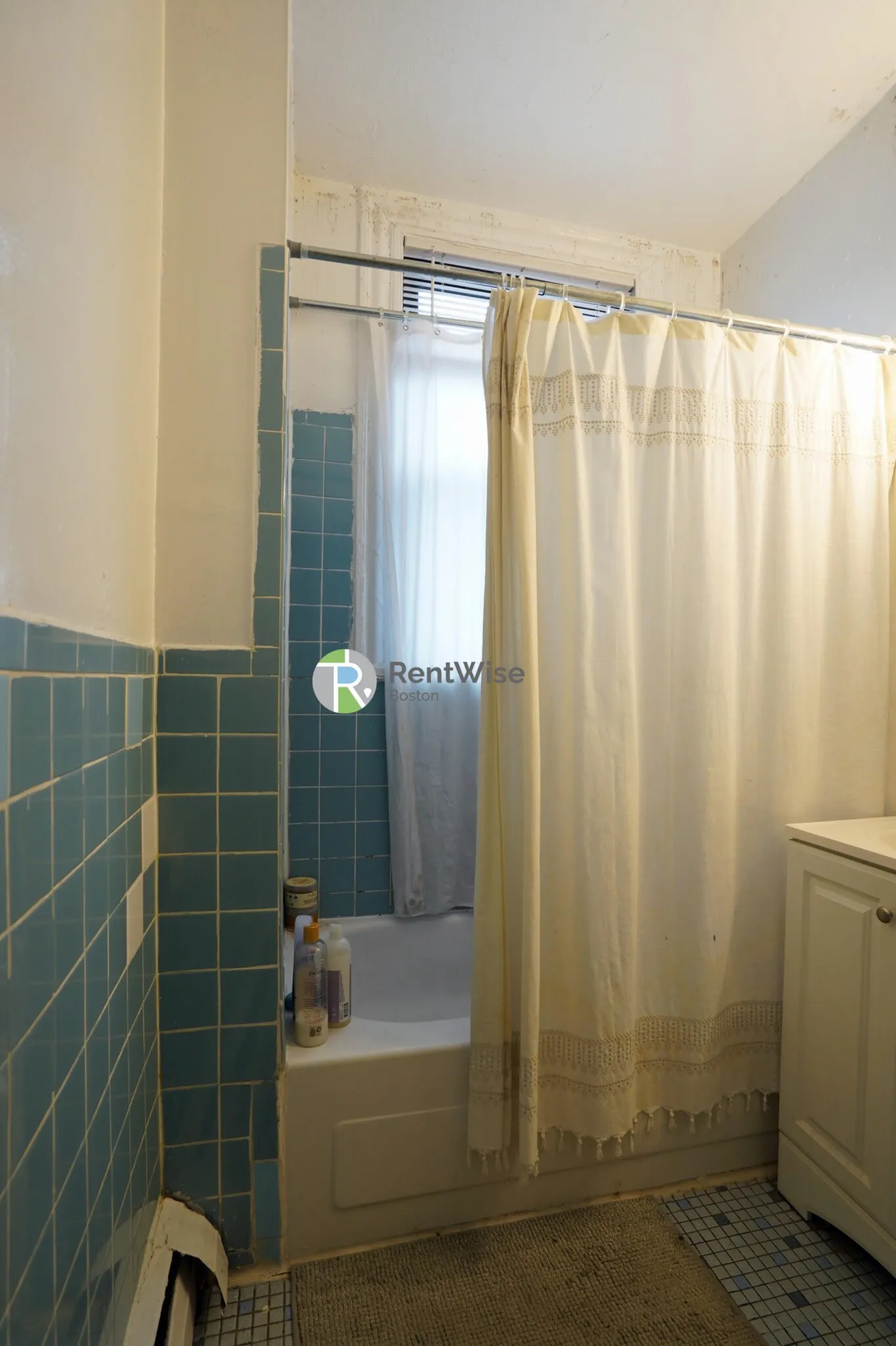 4 bed, 1.5 bath apartment for rent at 72 Gardner St Unit D1, Allston — photo 16 of 29