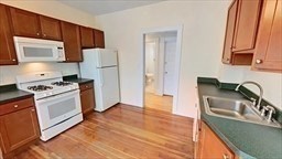 3 bed, 1 bath apartment for rent at 72 Grampian Way Unit 2, Dorchester — photo 7 of 27
