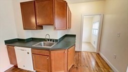 3 bed, 1 bath apartment for rent at 72 Grampian Way Unit 2, Dorchester — photo 4 of 27