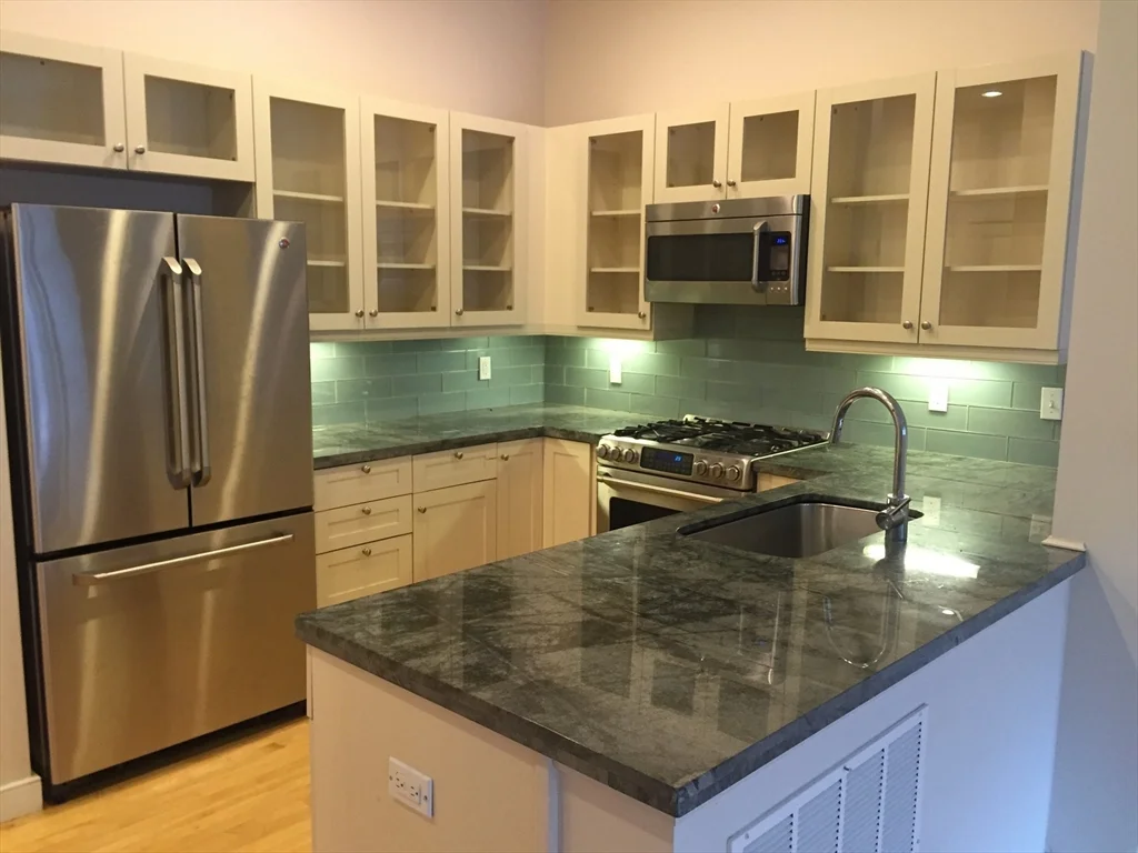 2 bed, 2 bath apartment for rent at 72 Hamilton St Unit 4, Cambridgeport — photo 3 of 9