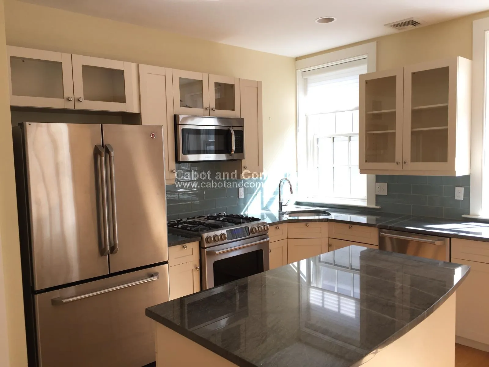 2 bed, 2.5 bath apartment for rent at 72 Hamilton St Unit 7, Cambridgeport — photo 4 of 10