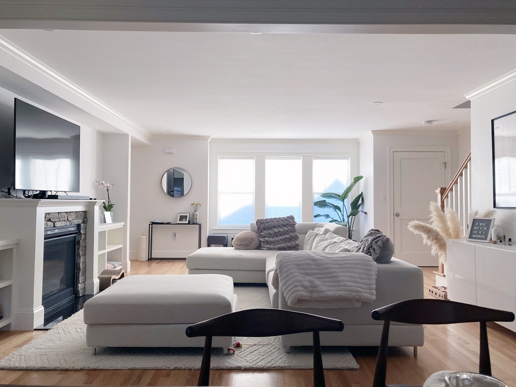 4 bed, 2 bath apartment for rent at 72 Holland Unit 72, Winchester — photo 1 of 18
