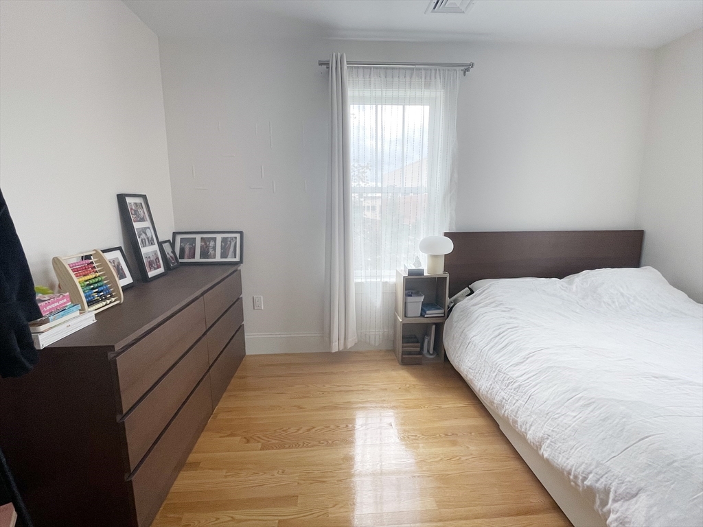 4 bed, 2 bath apartment for rent at 72 Holland Unit 72, Winchester — photo 8 of 18