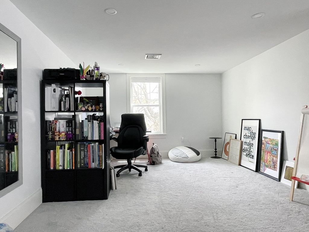 4 bed, 2 bath apartment for rent at 72 Holland Unit 72, Winchester — photo 10 of 18