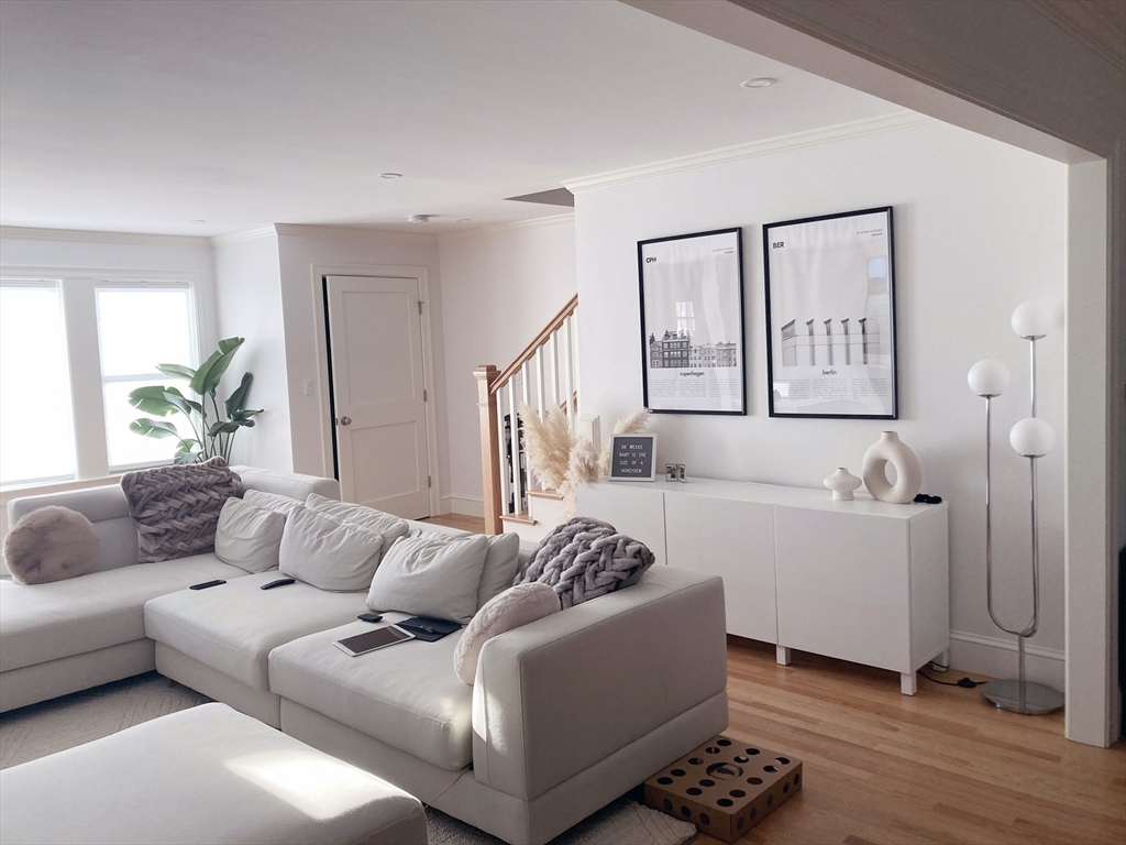 4 bed, 2 bath apartment for rent at 72 Holland Unit 72, Winchester — photo 2 of 18