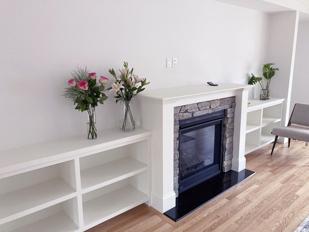 4 bed, 2 bath apartment for rent at 72 Holland Unit 72, Winchester — photo 4 of 18