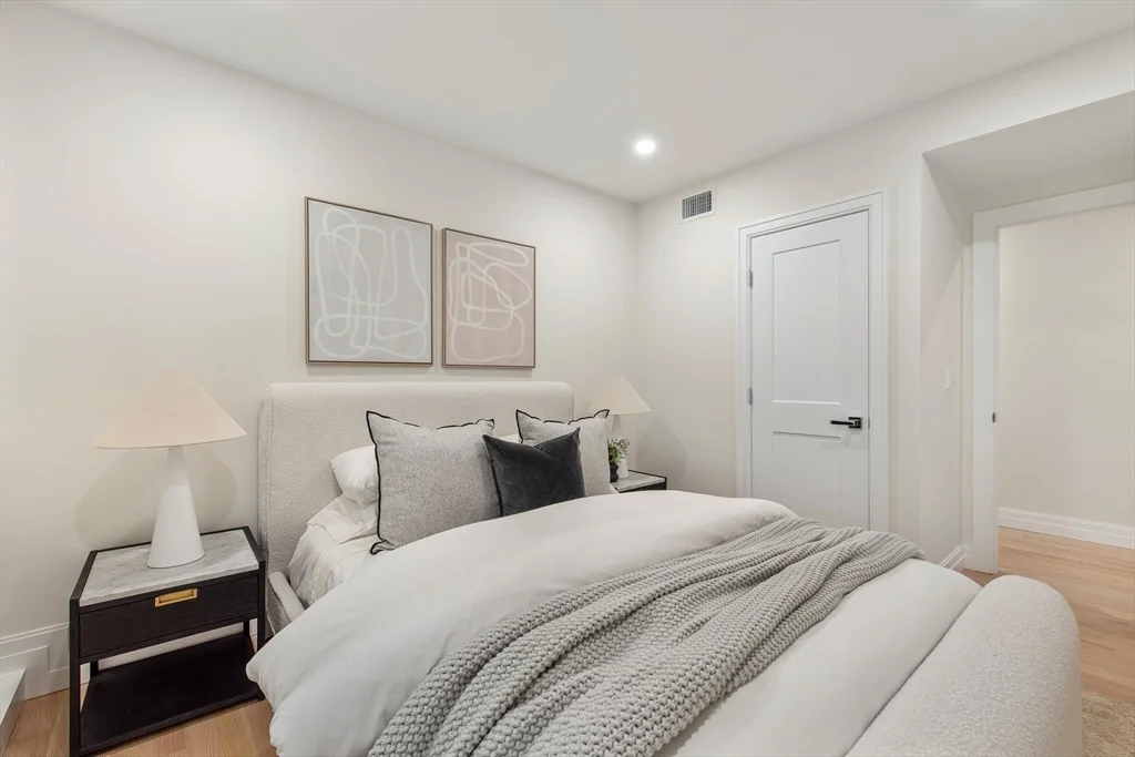 3 bed, 2 bath apartment for rent at 72 Hyde Park Ave Unit 2 & 4, Jamaica Plain — photo 7 of 11
