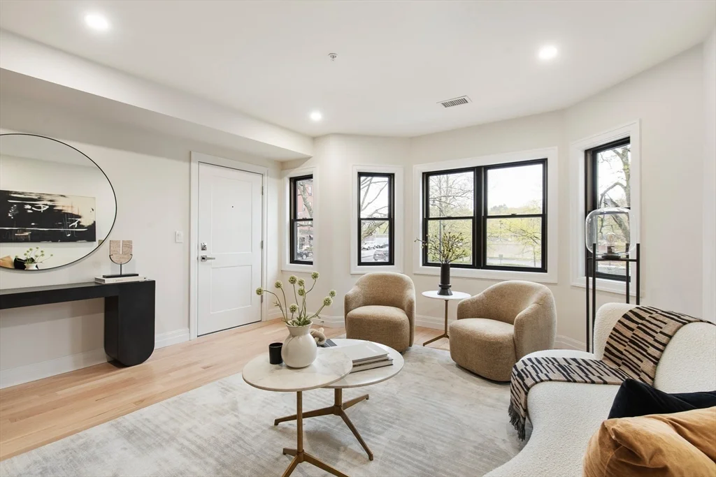 3 bed, 2 bath apartment for rent at 72 Hyde Park Ave Unit 2 & 4, Jamaica Plain — photo 5 of 11