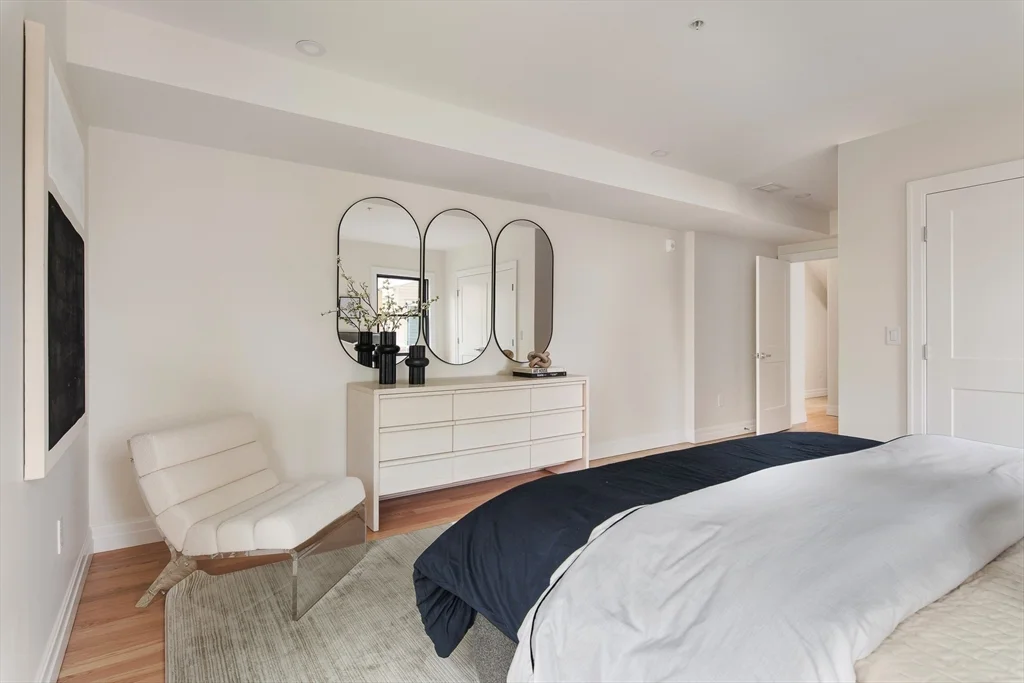 3 bed, 3 bath apartment for rent at 72 Hyde Park Ave Unit 5 & 6, Jamaica Plain — photo 14 of 24