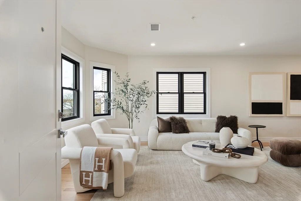 3 bed, 3 bath apartment for rent at 72 Hyde Park Ave Unit 5 & 6, Jamaica Plain — photo 4 of 24