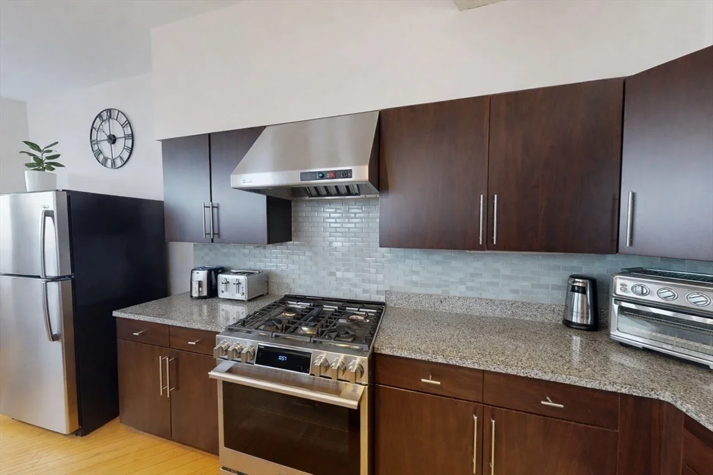 3 bed, 2 bath apartment for rent at 72 Kent St Unit 72, Brookline Village — photo 3 of 11