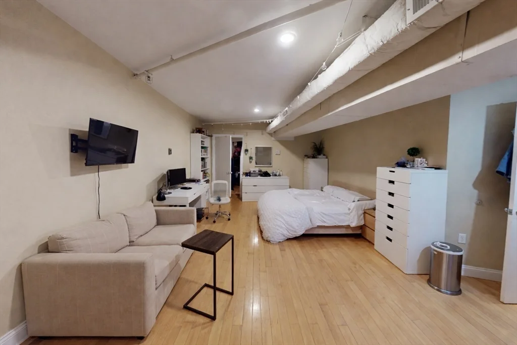 3 bed, 2 bath apartment for rent at 72 Kent St Unit 72, Brookline Village — photo 5 of 11