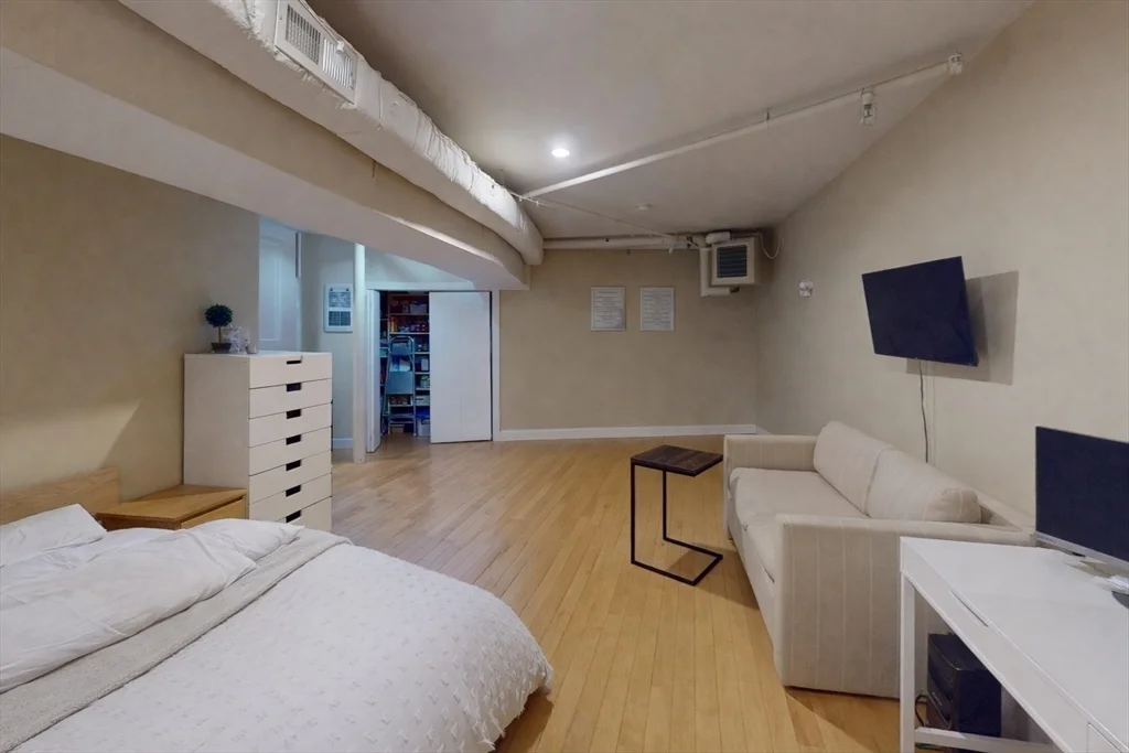 3 bed, 2 bath apartment for rent at 72 Kent St Unit 72, Brookline Village — photo 4 of 11