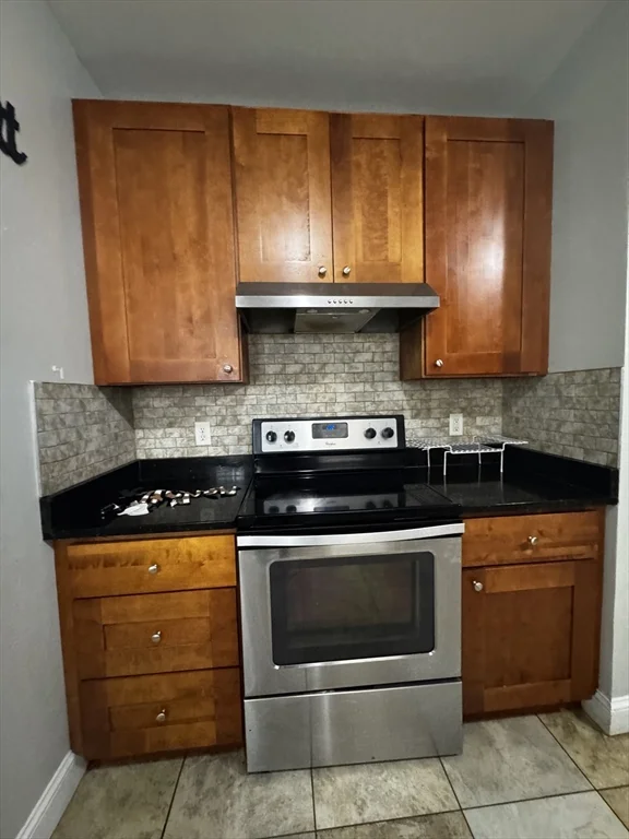 3 bed, 1 bath apartment for rent at 72 Kingsdale St Unit 1, Dorchester — photo 6 of 8