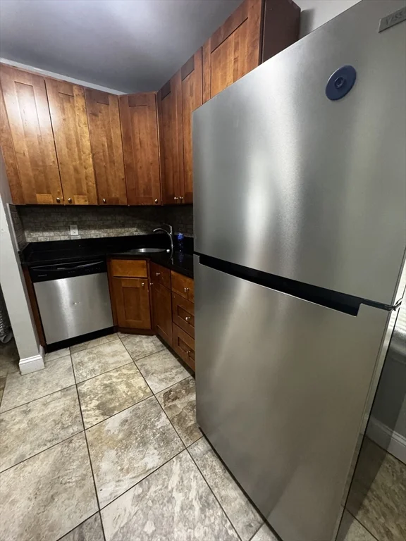 3 bed, 1 bath apartment for rent at 72 Kingsdale St Unit 1, Dorchester — photo 7 of 8