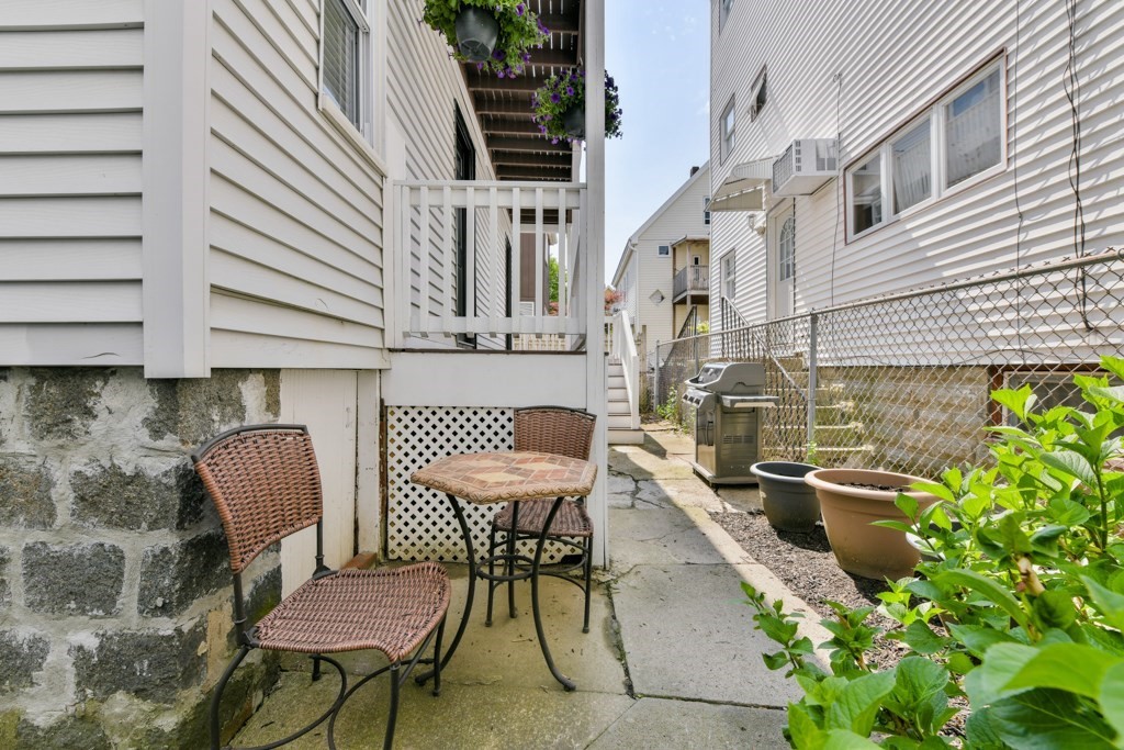 2 bed, 1 bath apartment for rent at 72 Lexington Ave Unit 1, Davis Square — photo 15 of 17