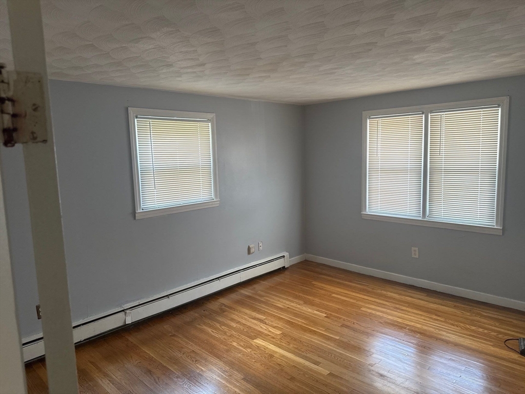 3 bed, 1 bath apartment for rent at 72 Longfellow Rd Unit 1, Worcester — photo 7 of 14