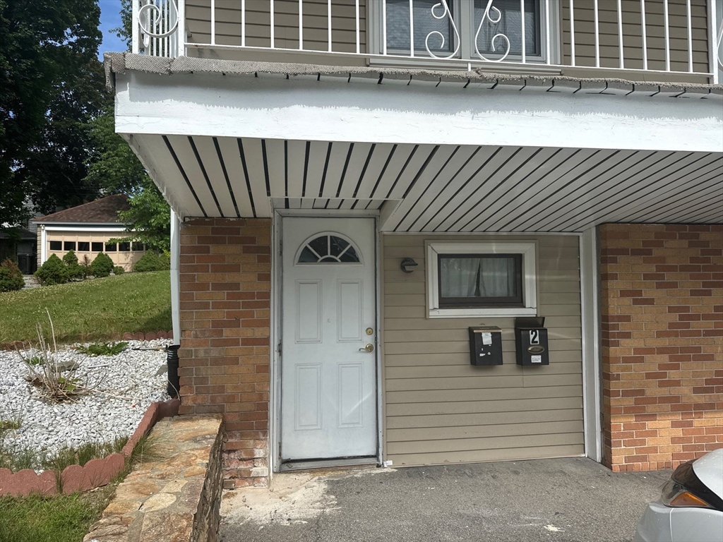 3 bed, 1 bath apartment for rent at 72 Longfellow Rd Unit 1, Worcester — photo 2 of 14