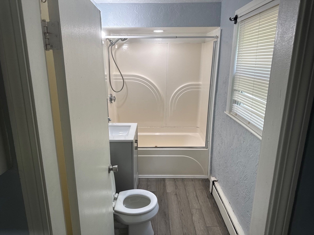 3 bed, 1 bath apartment for rent at 72 Longfellow Rd Unit 1, Worcester — photo 4 of 14