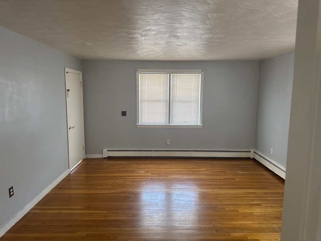 3 bed, 1 bath apartment for rent at 72 Longfellow Rd Unit 1, Worcester — photo 9 of 14