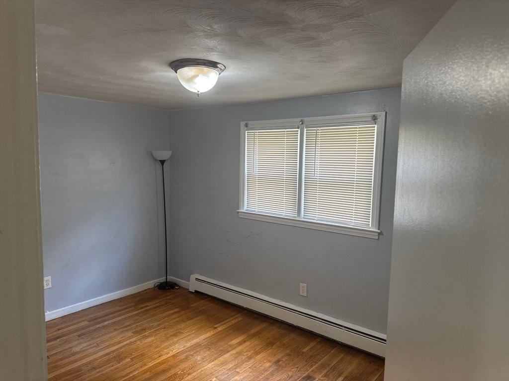 3 bed, 1 bath apartment for rent at 72 Longfellow Rd Unit 1, Worcester — photo 6 of 14