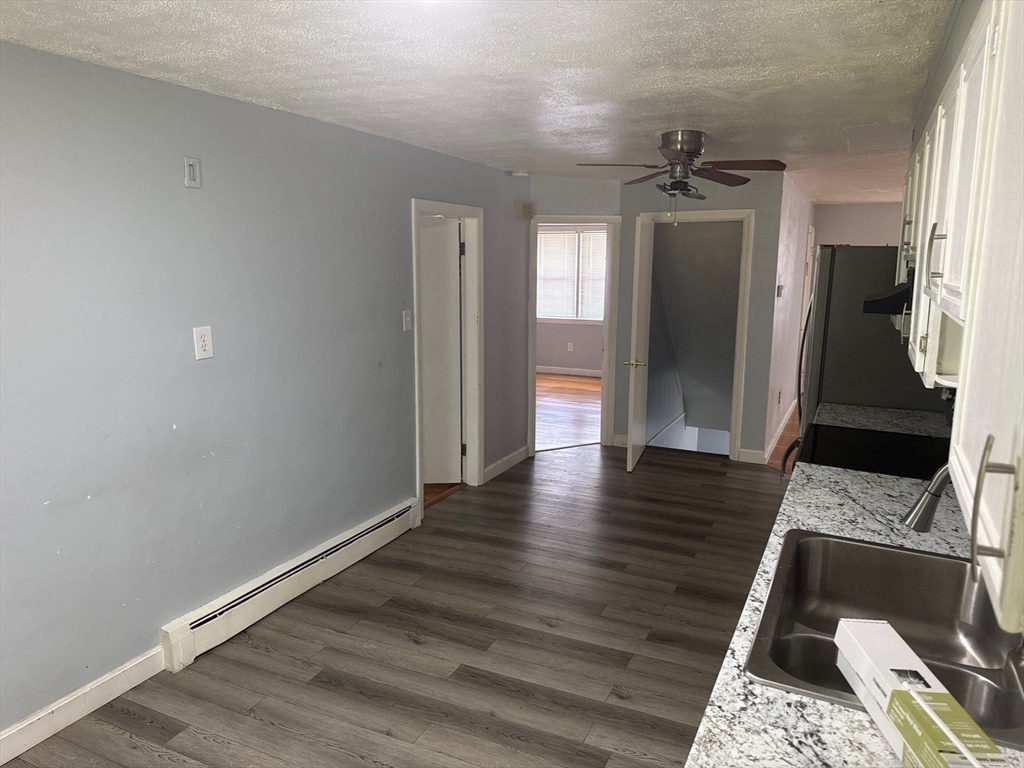 3 bed, 1 bath apartment for rent at 72 Longfellow Rd Unit 1, Worcester — photo 5 of 14