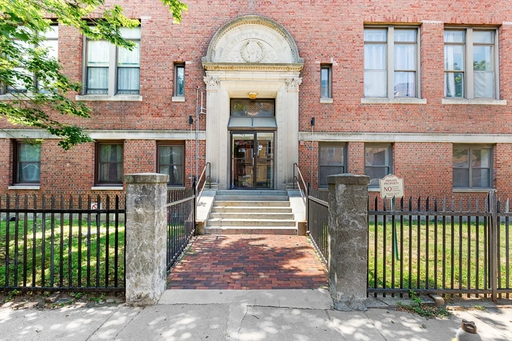 1 bed, 1 bath apartment for rent at 72 Lubec Unit 10, East Boston — photo 1 of 29