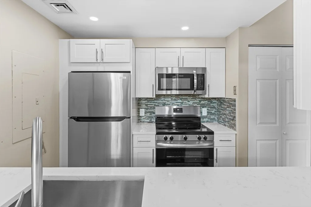 1 bed, 1 bath apartment for rent at 72 Lubec Unit 10, East Boston — photo 3 of 29