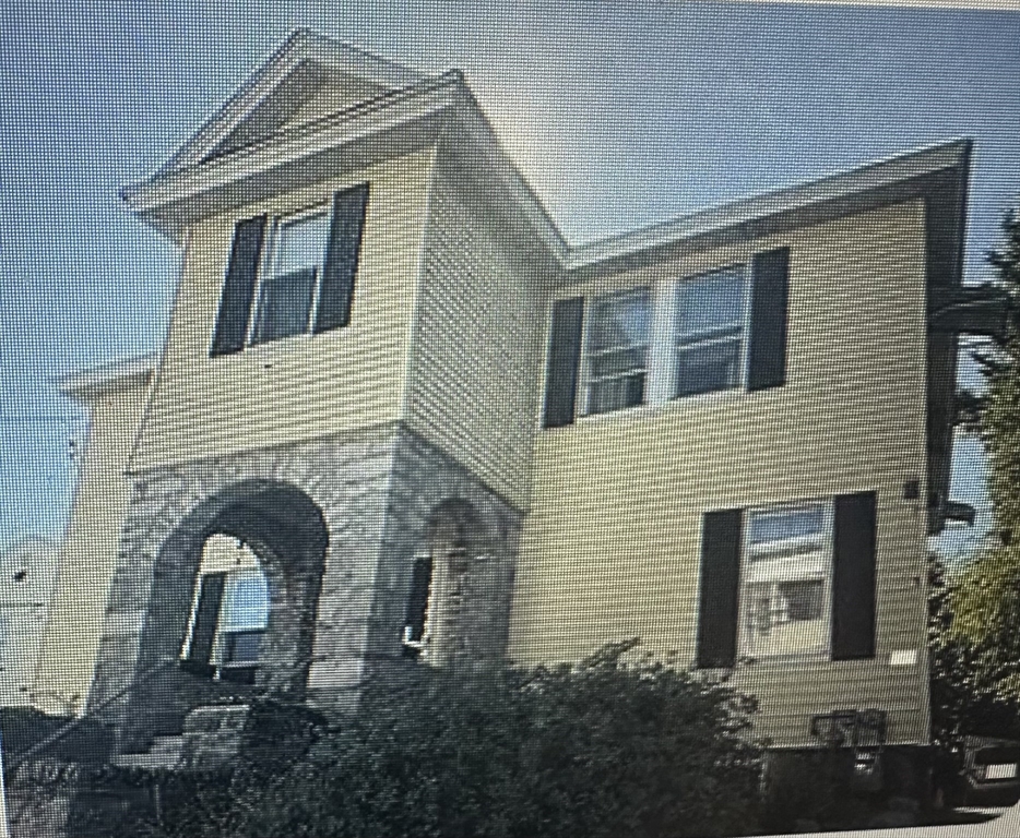 1 bed, 1 bath apartment for rent at 72 Lynn St Unit 1, South Lawrence