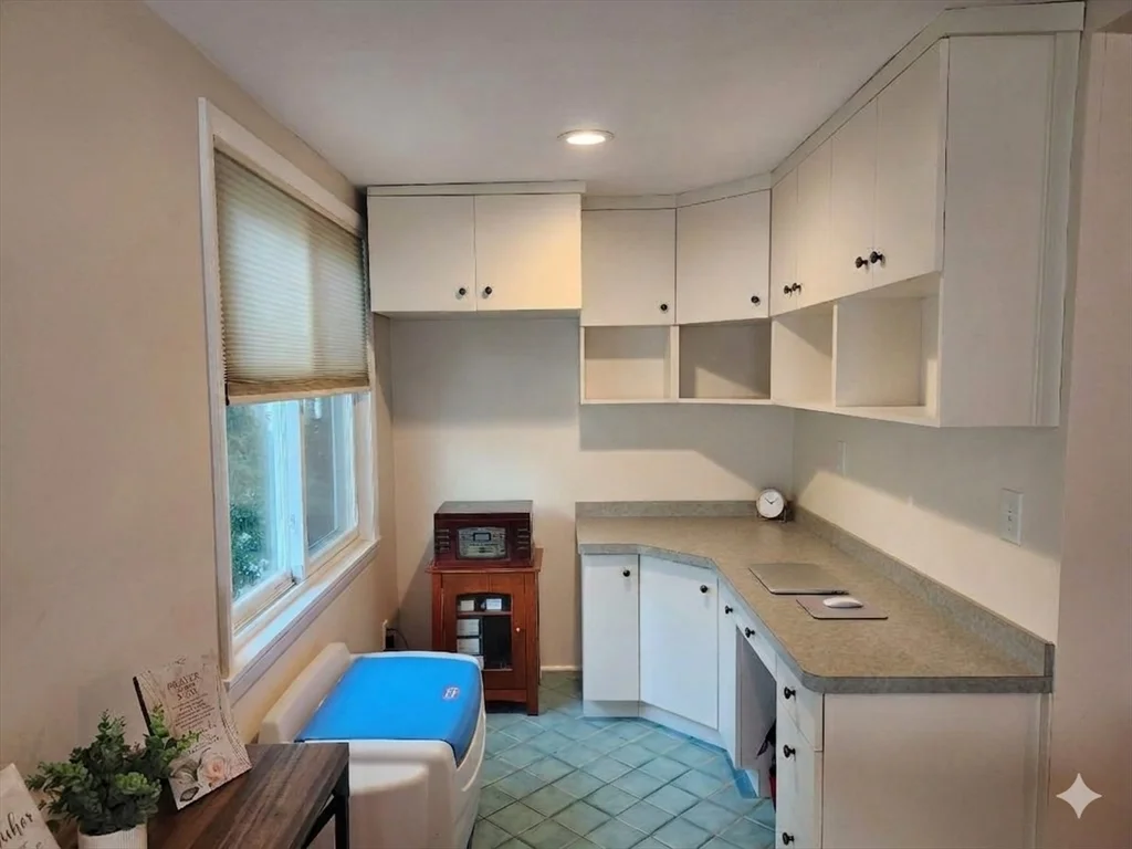 2 bed, 1 bath apartment for rent at 72 Moreland St Unit 2, Winter Hill — photo 3 of 13