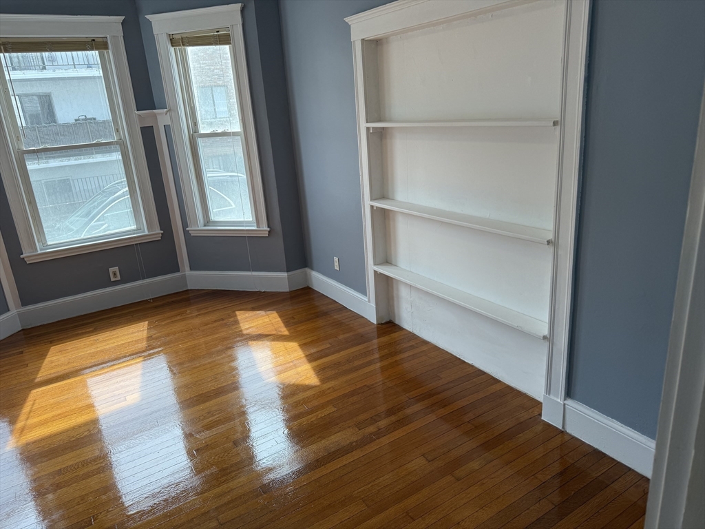 3 bed, 1 bath apartment for rent at 72 Newbury Ave Unit 1, North Quincy — photo 4 of 15