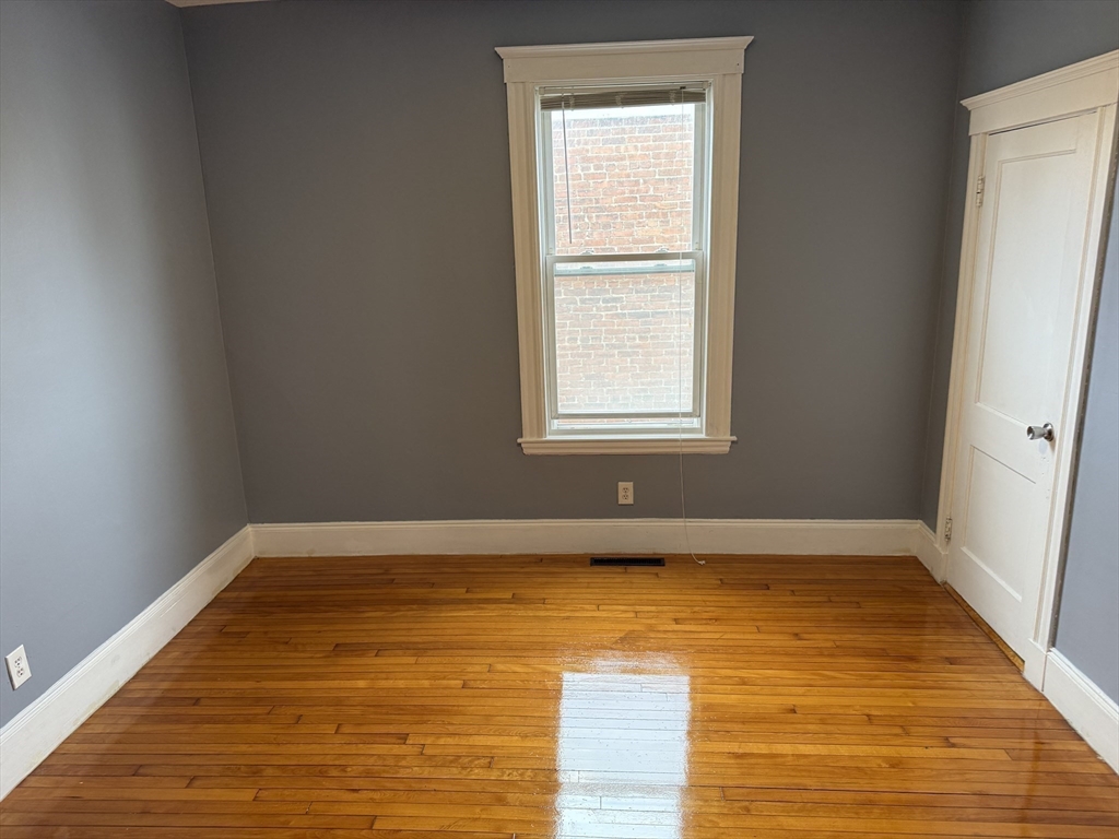 3 bed, 1 bath apartment for rent at 72 Newbury Ave Unit 1, North Quincy — photo 8 of 15