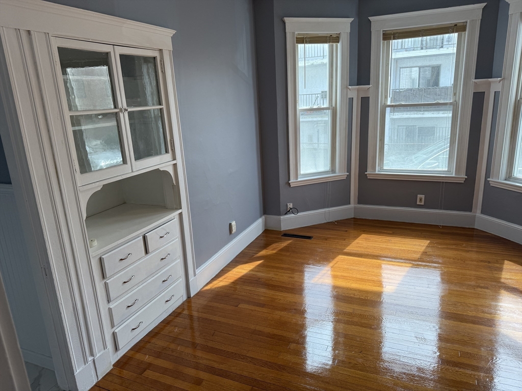 3 bed, 1 bath apartment for rent at 72 Newbury Ave Unit 1, North Quincy — photo 3 of 15