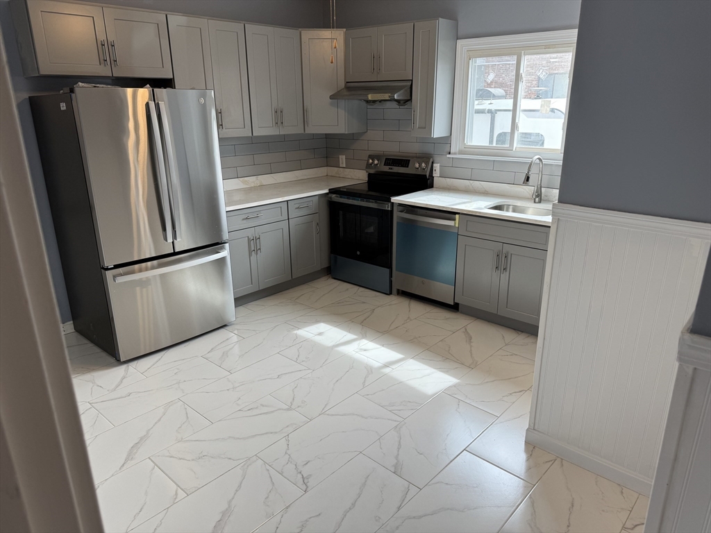 3 bed, 1 bath apartment for rent at 72 Newbury Ave Unit 1, North Quincy — photo 1 of 15