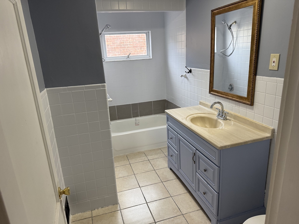 3 bed, 1 bath apartment for rent at 72 Newbury Ave Unit 1, North Quincy — photo 11 of 15