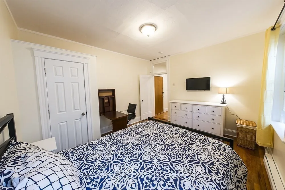 2 bed, 1 bath apartment for rent at 72 Park Dr Unit 1R, Fenway — photo 3 of 8