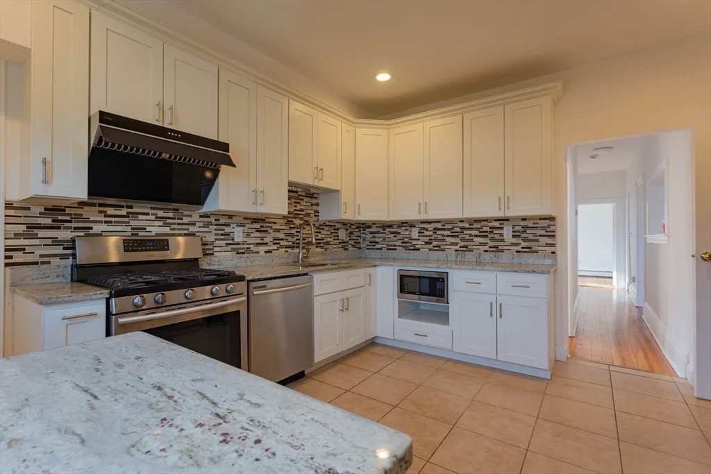 4 bed, 2 bath apartment for rent at 72 Phipps Unit 2, Quincy — photo 5 of 21