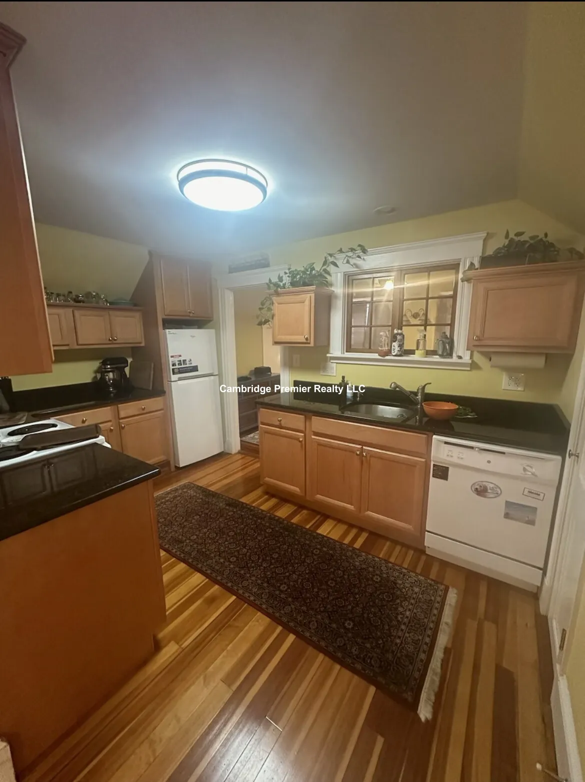 2 bed, 1 bath apartment for rent at 72 Powder House Blvd Unit 3, Tufts — photo 3 of 8