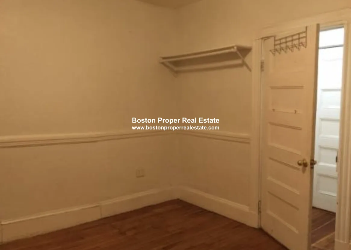 3 bed, 1 bath apartment for rent at 72 Revere St Unit 1R, Beacon Hill — photo 3 of 9