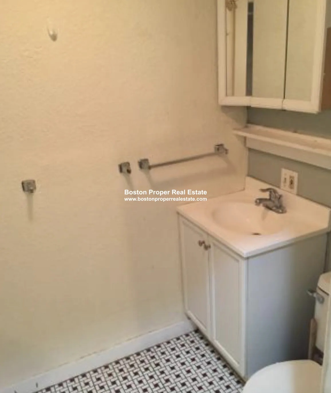 3 bed, 1 bath apartment for rent at 72 Revere St Unit 1R, Beacon Hill — photo 5 of 9
