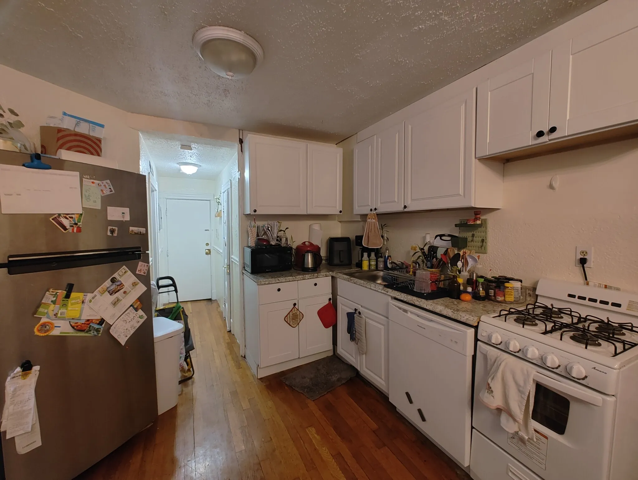 3 bed, 1 bath apartment for rent at 72 Revere St Unit 2R, Beacon Hill — photo 2 of 7
