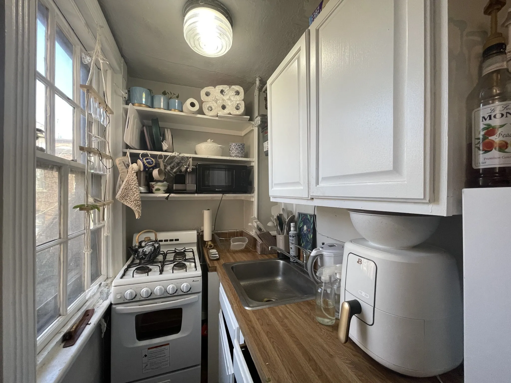 Studio bed, 1 bath apartment for rent at 72 Revere St Unit 4, Beacon Hill — photo 2 of 14