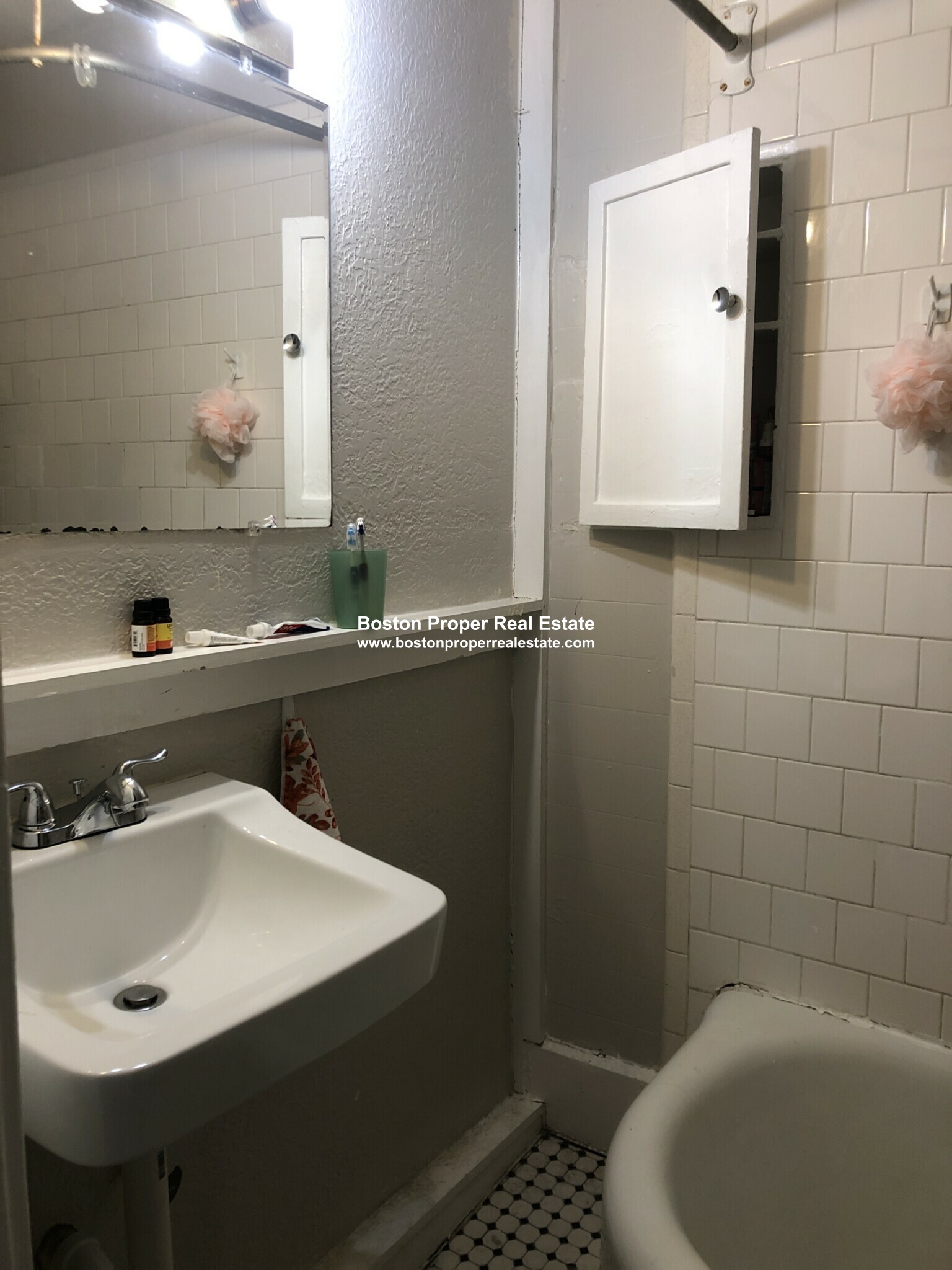 3 bed, 1 bath apartment for rent at 72 Revere St Unit 4R, Beacon Hill — photo 5 of 13