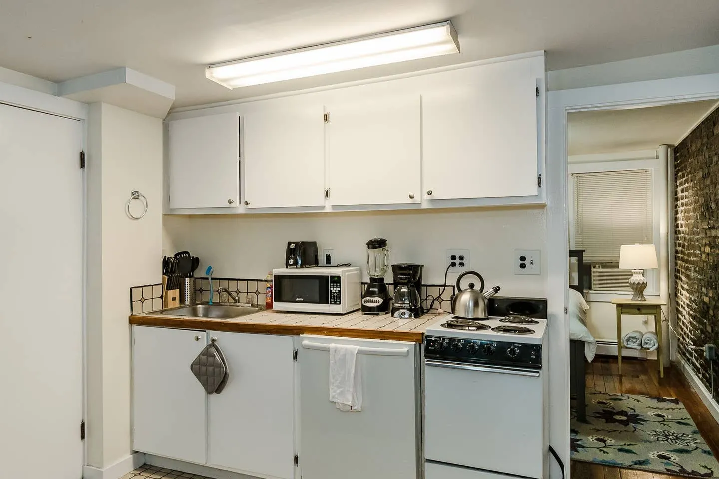 1 bed, 1 bath apartment for rent at 72 Revere St Unit A, Beacon Hill