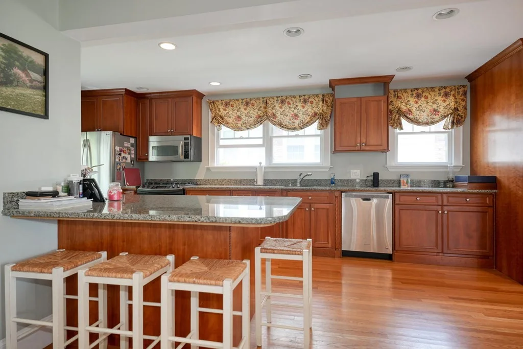 4 bed, 1 bath apartment for rent at 72 Richardson Rd, Belmont — photo 9 of 33