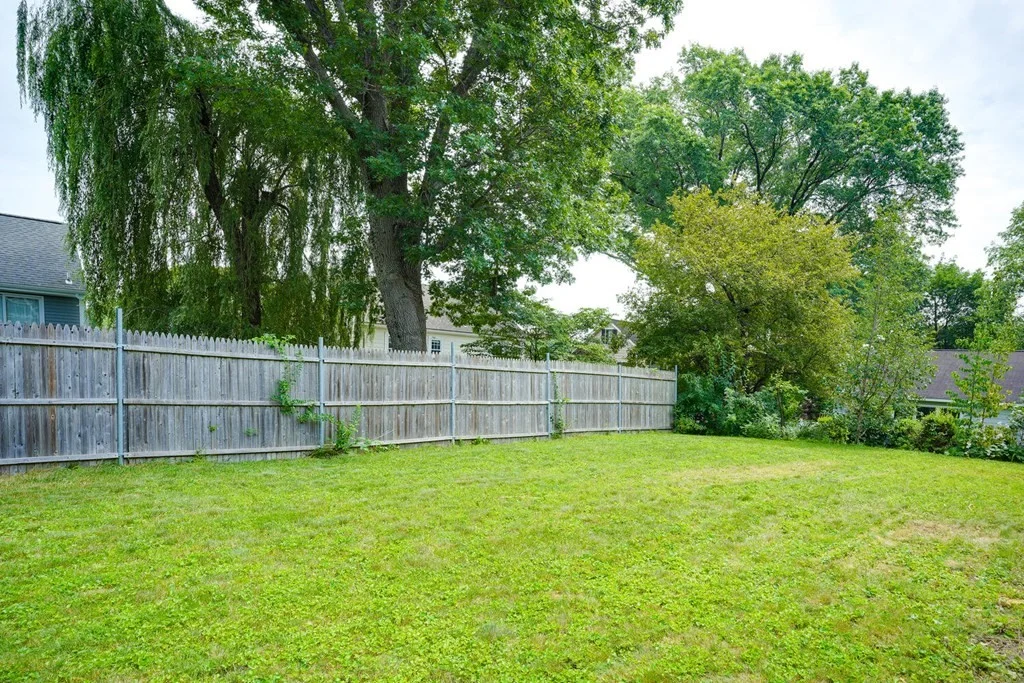 4 bed, 1 bath apartment for rent at 72 Richardson Rd, Belmont — photo 3 of 33